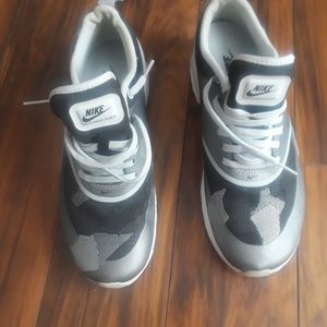 Nike Air Thea  Size 7/7.5 Grey Camoulage
